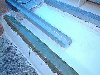 A mixture of epoxy and milled fiberglass has been added as a bedding compound for the caps